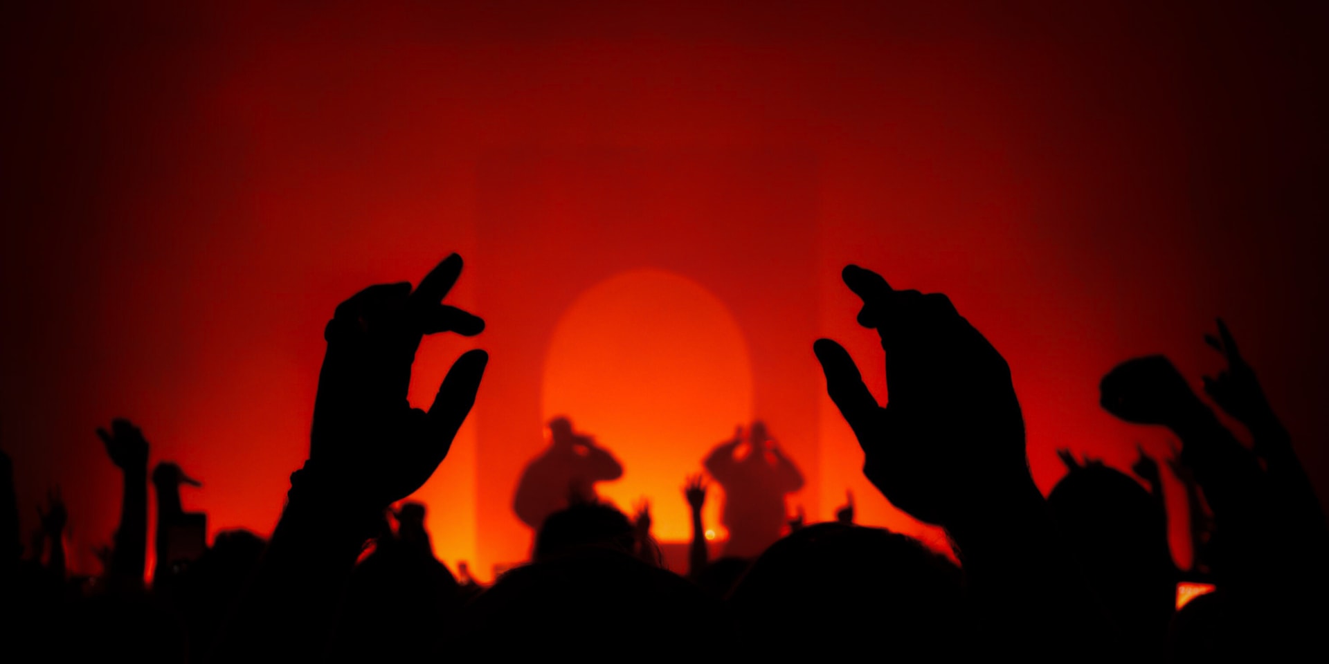 💥 Scylla et Furax Barbarossa réunissent enfin leurs forces sur scène avec leur projet commun "Portes du Désert". Si tu veux vivre cette alliance légendaire de près, ne traîne pas : prends ta place maintenant 🔥