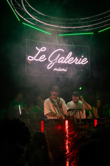 Le Galerie LLC