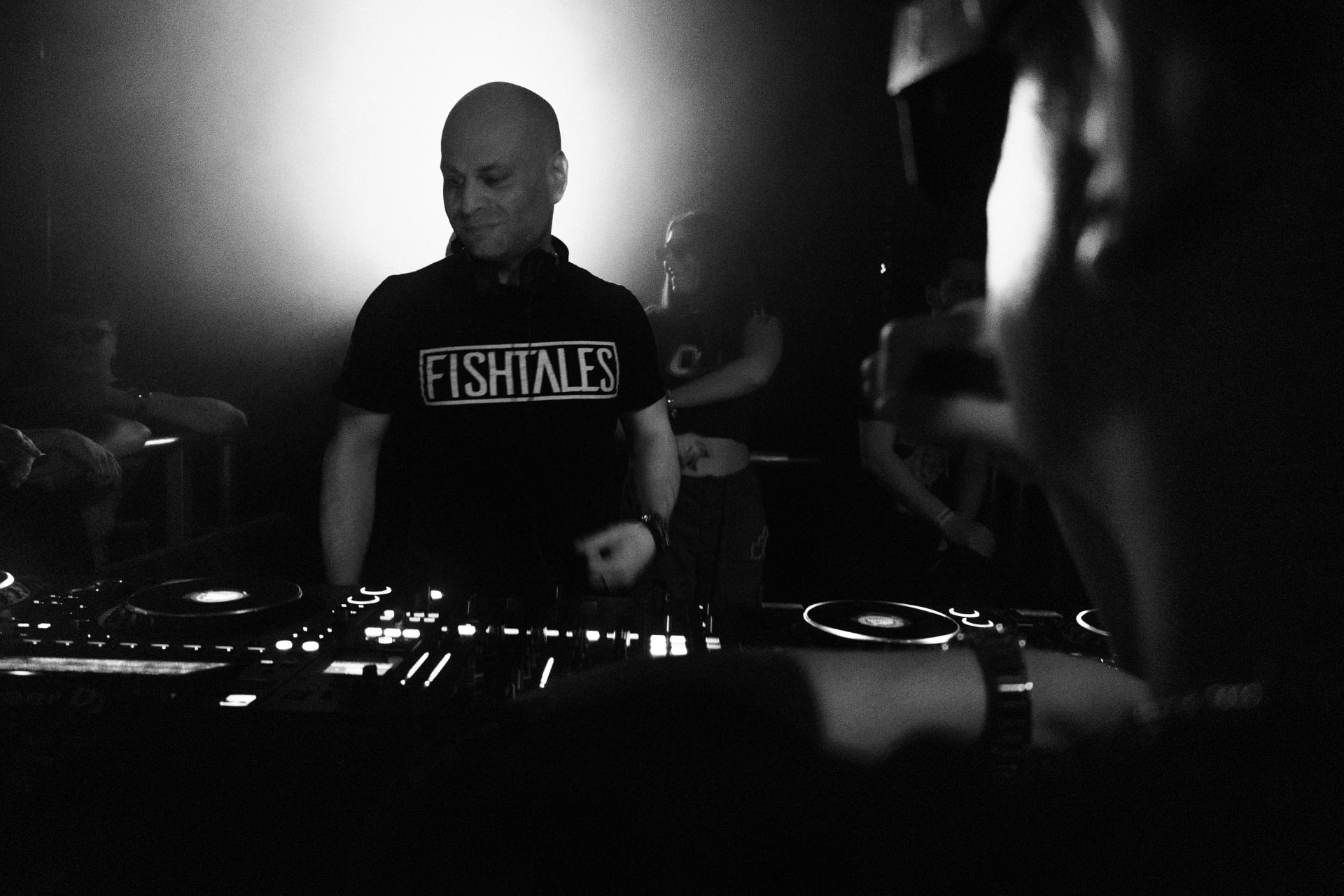 Zeyzey Presents: Fish56octagon + Baltra