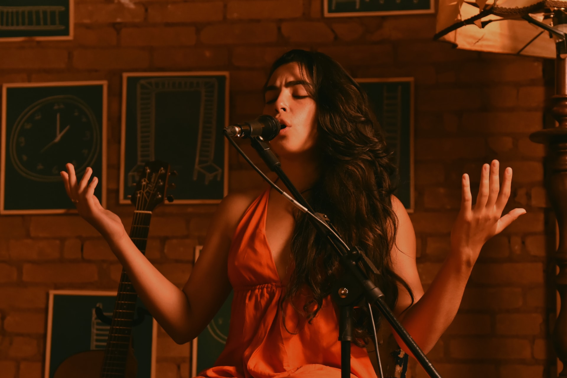 Helena Badari @Camones