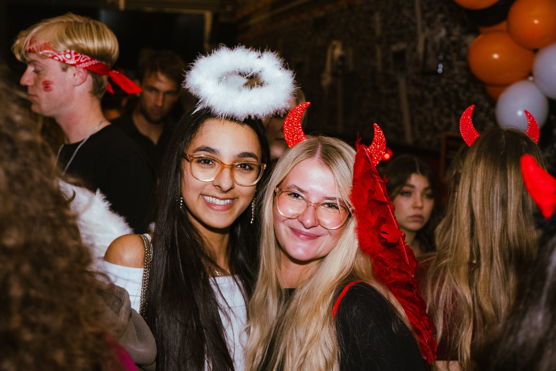 Porto: Halloween Pub Crawl 4 Bars+Club, Scary Games, Drinks