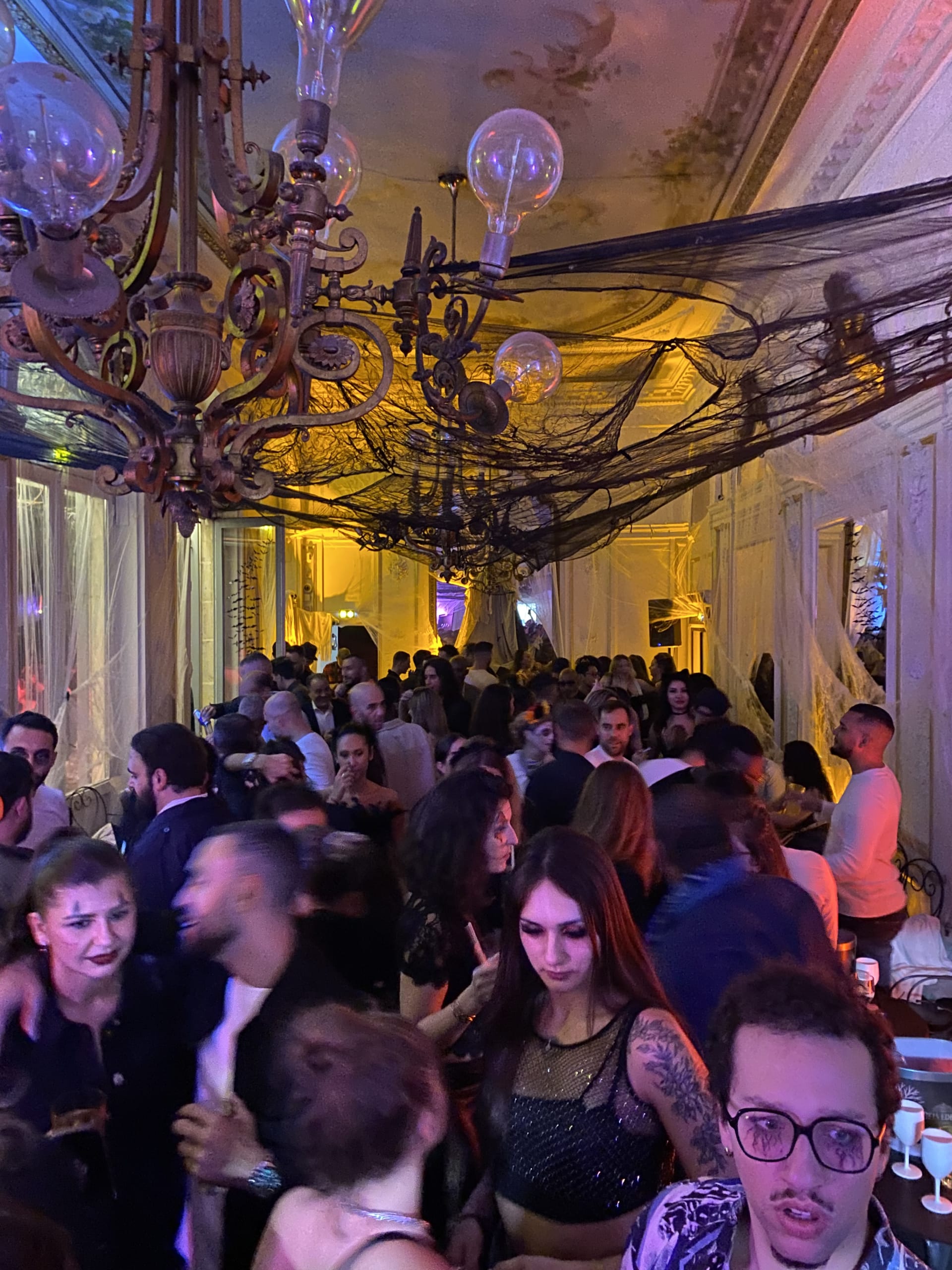 Vendredi 31 Oct: Halloween @ Théâtre Hanté (22h-5h)