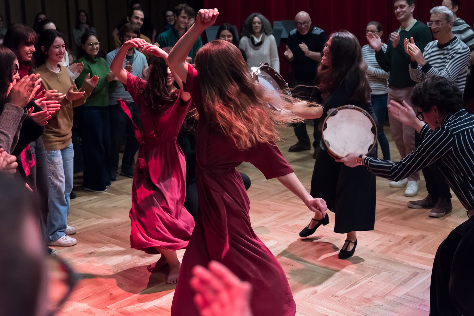 Bal Tarantelle :  Performances De Théâtre, Musique Et Danse