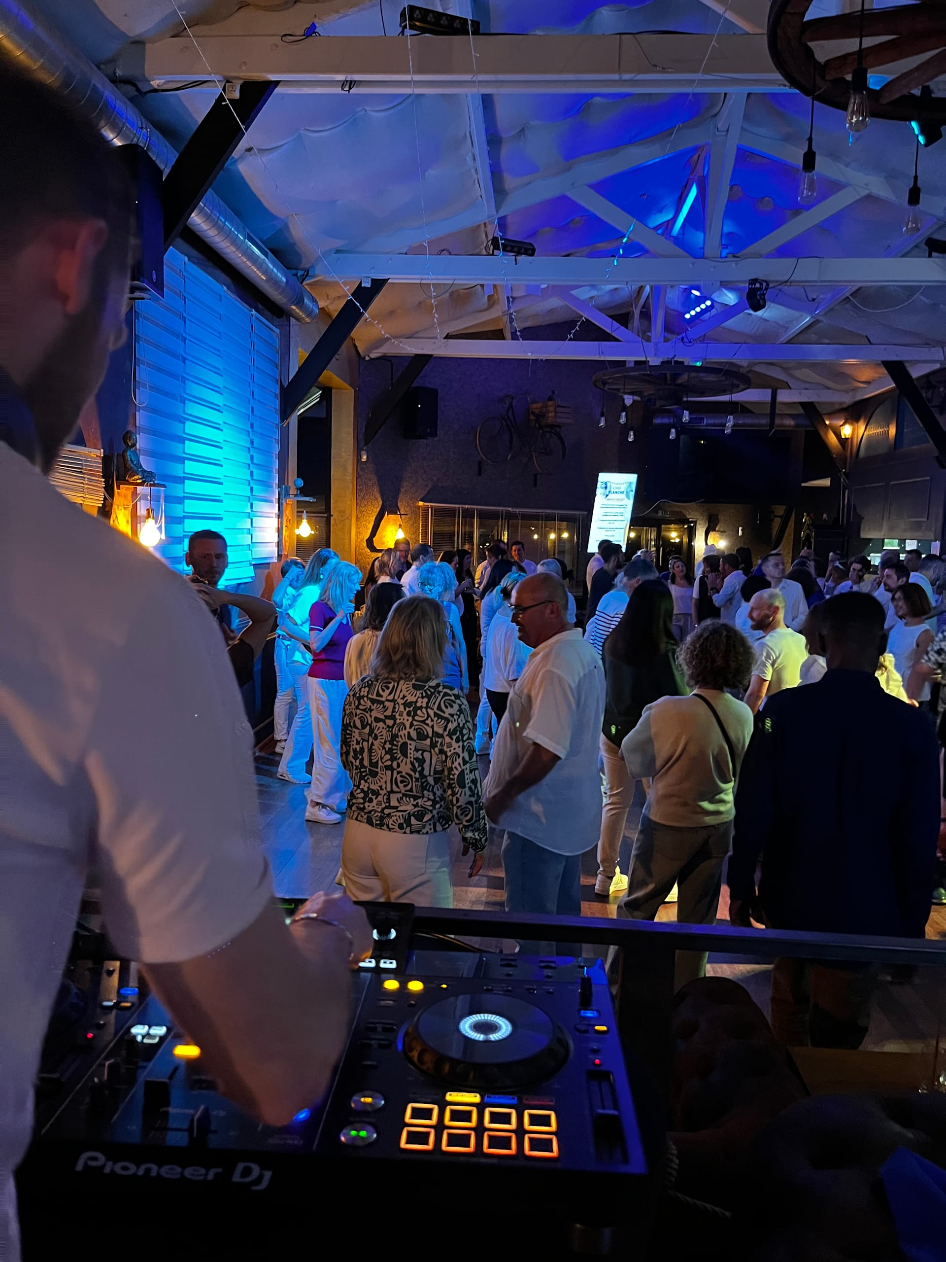 Soirée Dj - Hits Des Années 80 À Aujourd'hui