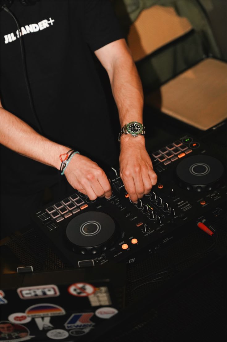 Soirée Dj Thème " On S'est Trompe De Soirée "