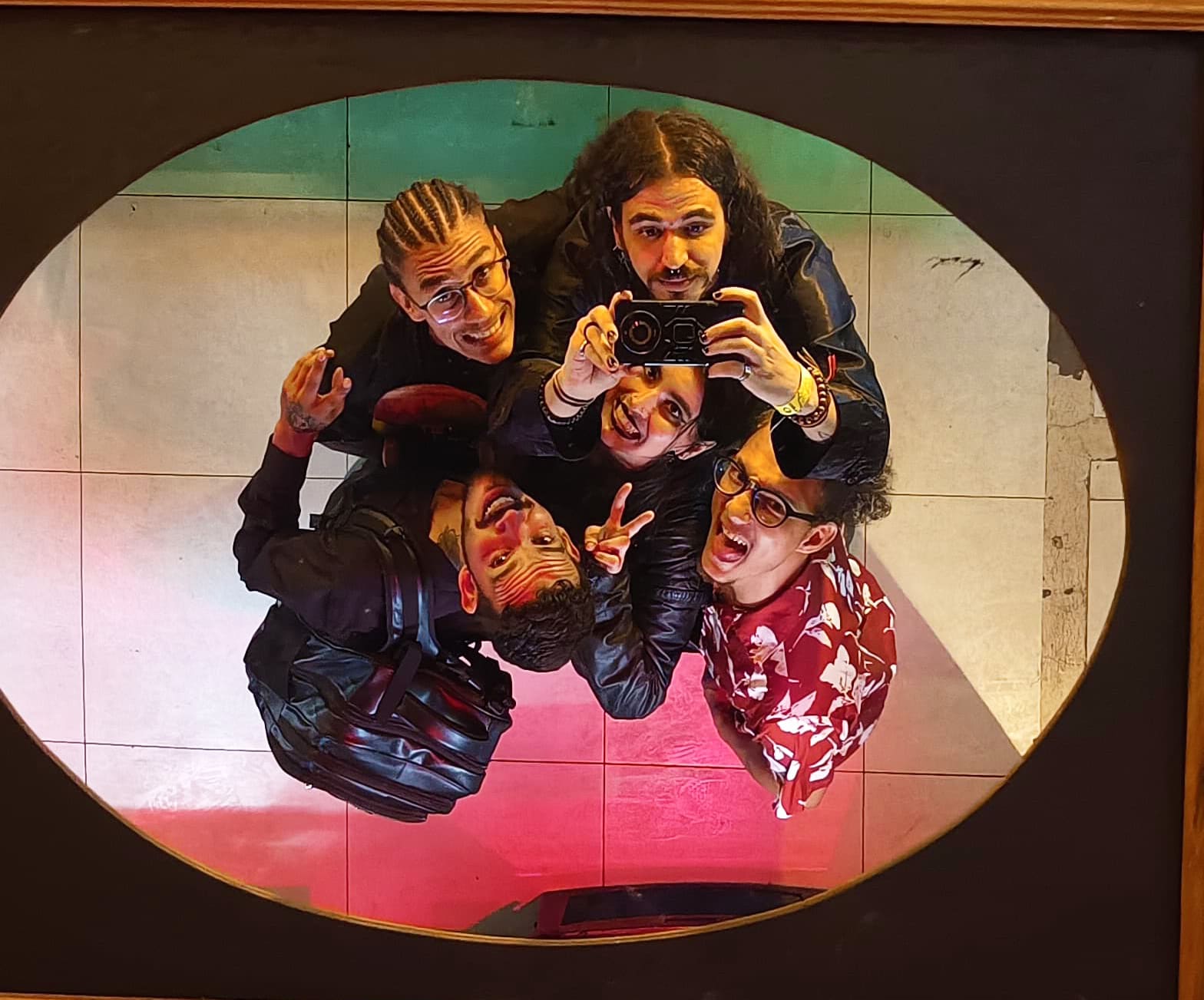 Zona Apresenta: Banana Bipolar + Karaokê