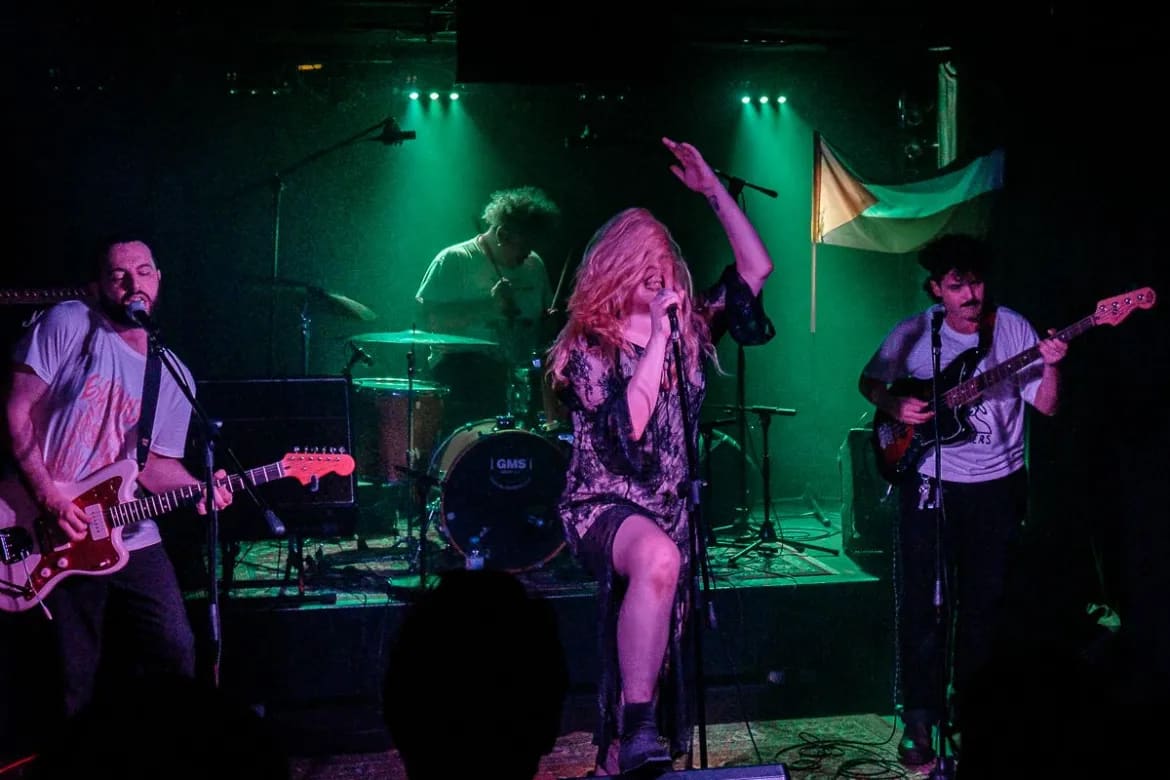 Escárnio + Polivalente