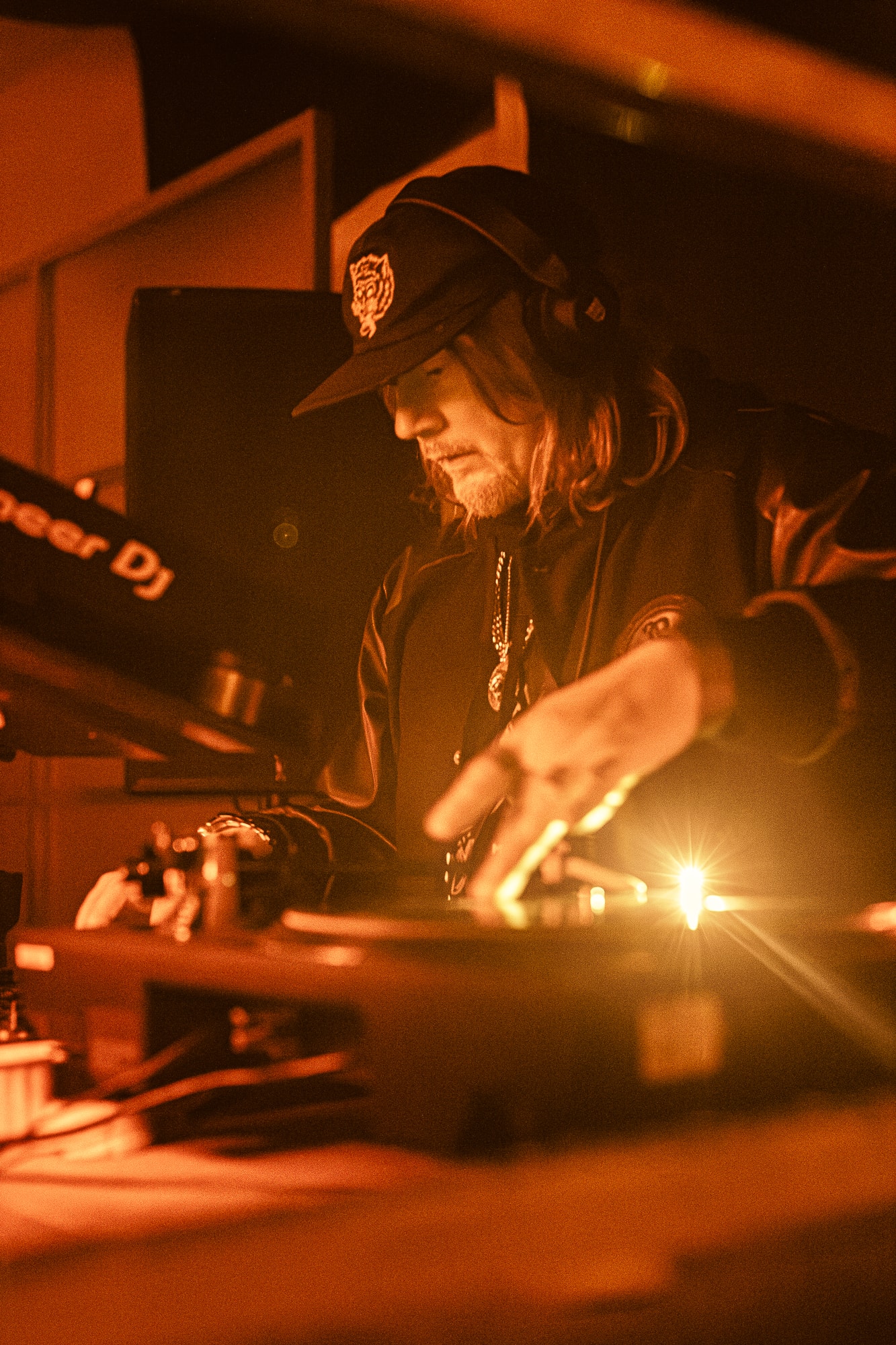 Alley Cat W/ Jay Tripwire (Open To Close)