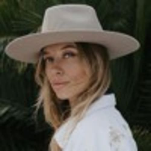 KATE ZUBŌK