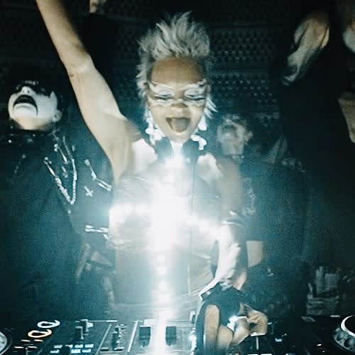 Techno Blondy