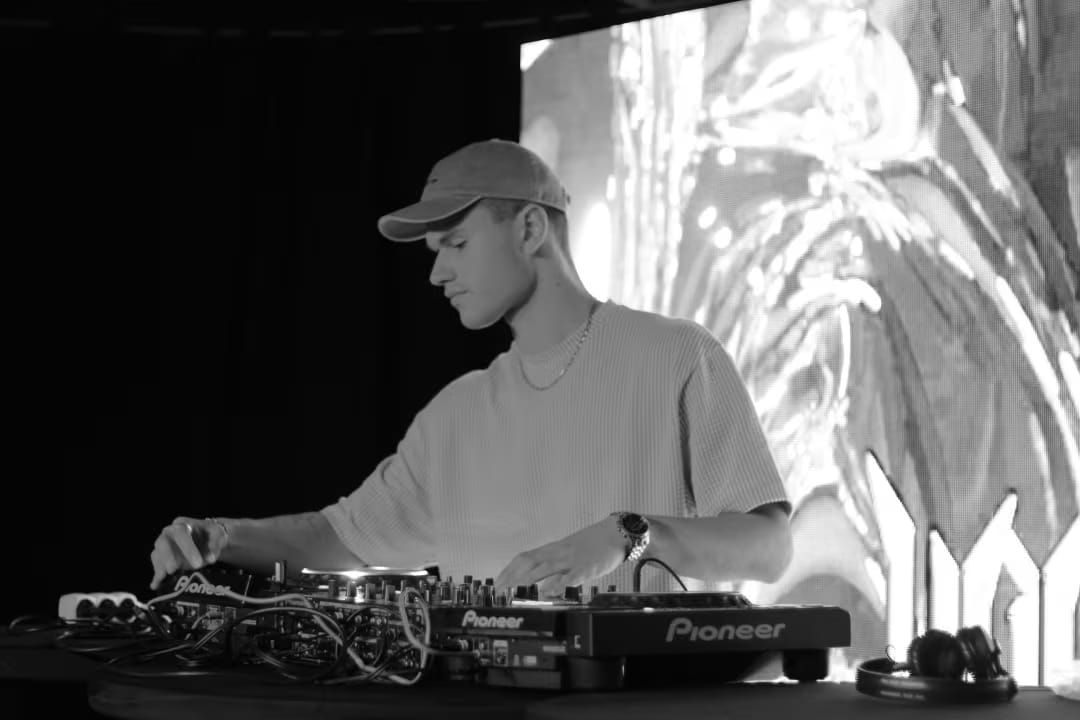 Uncløsd - The Last Dance @Café De La Plage