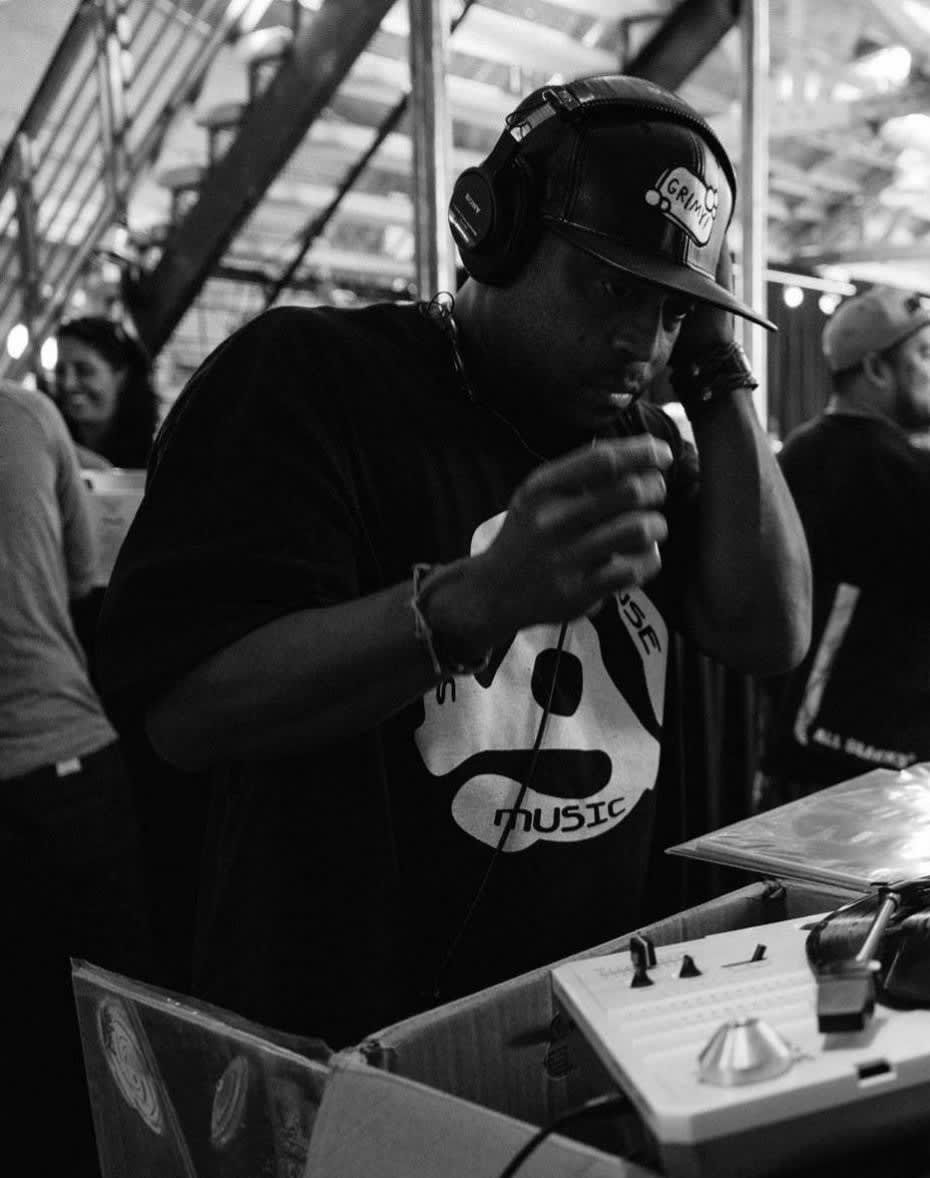 Echo Room Presents: Dj Theo