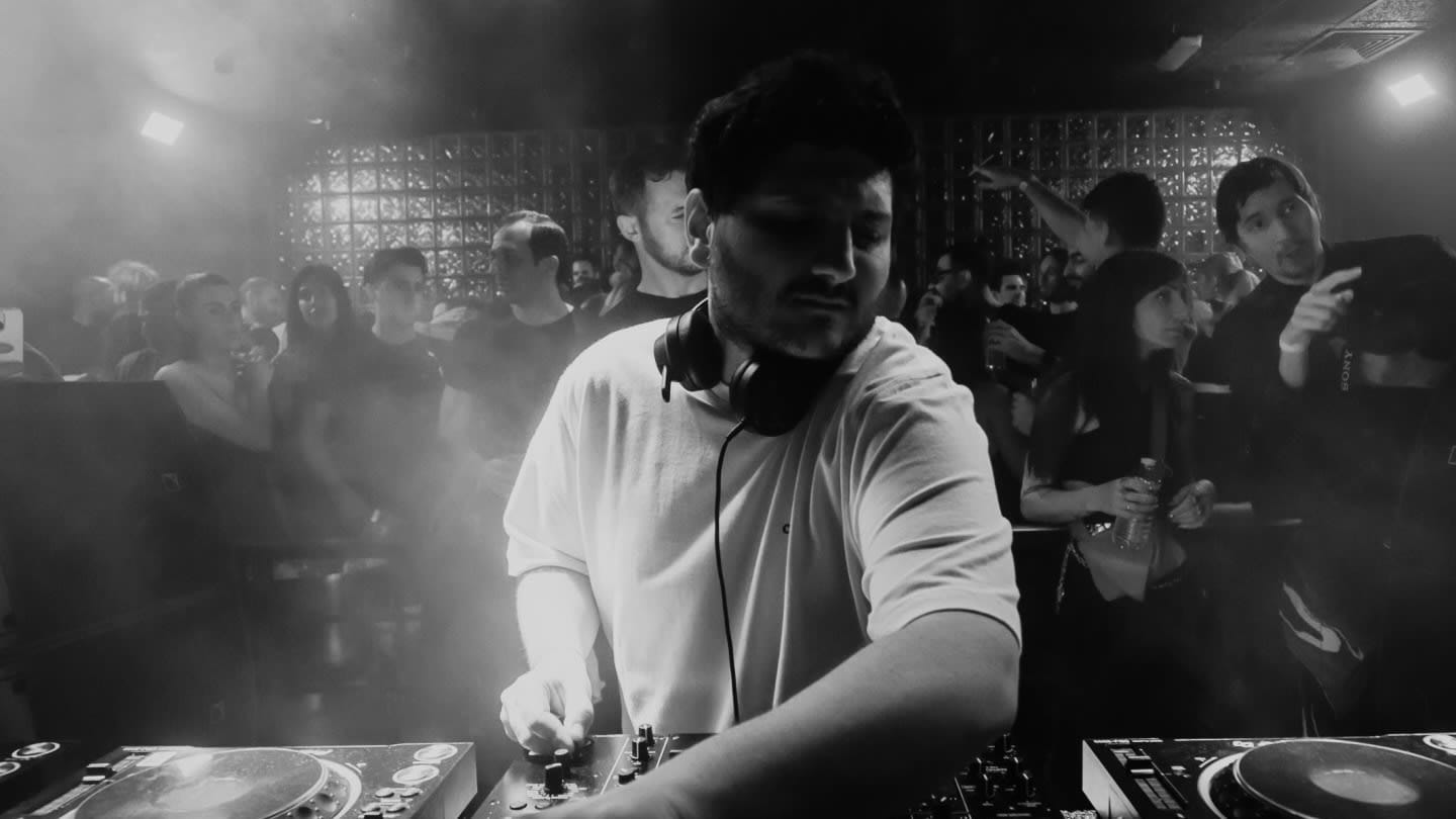 Casa Ata W/ Singi Vs Arthur Nozen, Mood Director, Markus