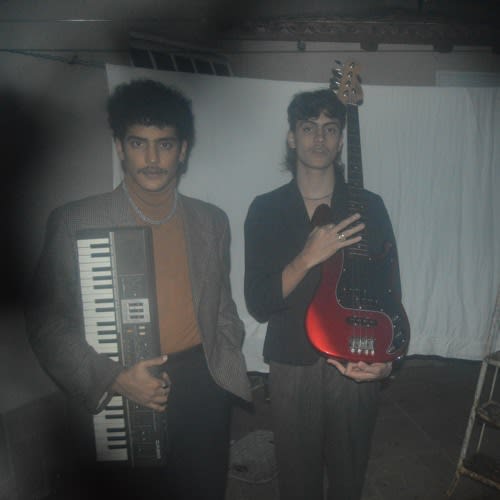 'akhi huna