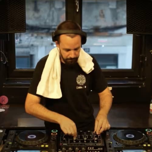 𝙇𝙖𝙧𝙧𝙮 𝙌𝙪𝙚𝙨𝙩