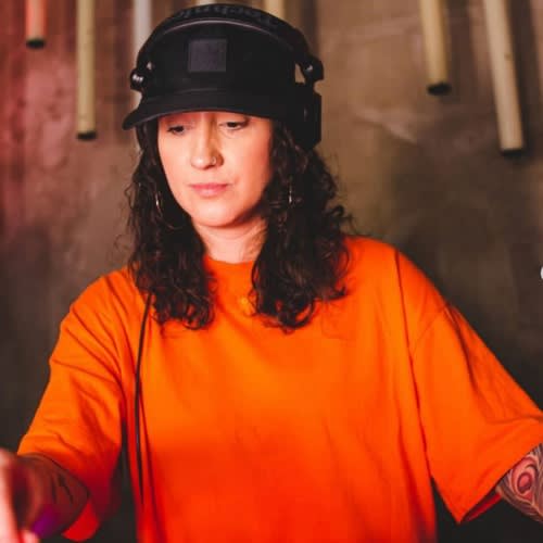 DJ Cinara