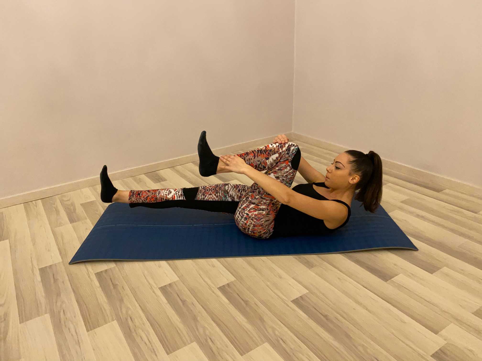 Single leg stretch