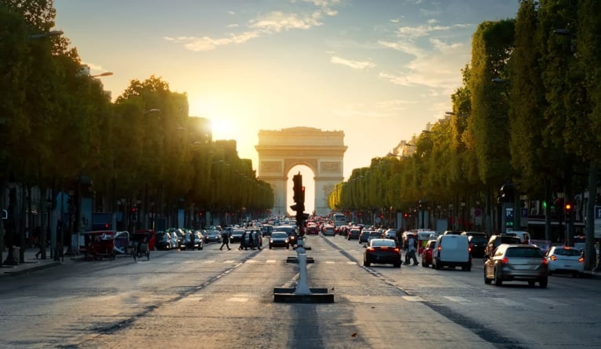 Domiciliation d'entreprise Paris 8 – Champs Elysées