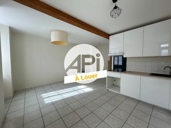 Maison de village à louer à Serrières – 4 pièces, 73 m² – 609 € / mois