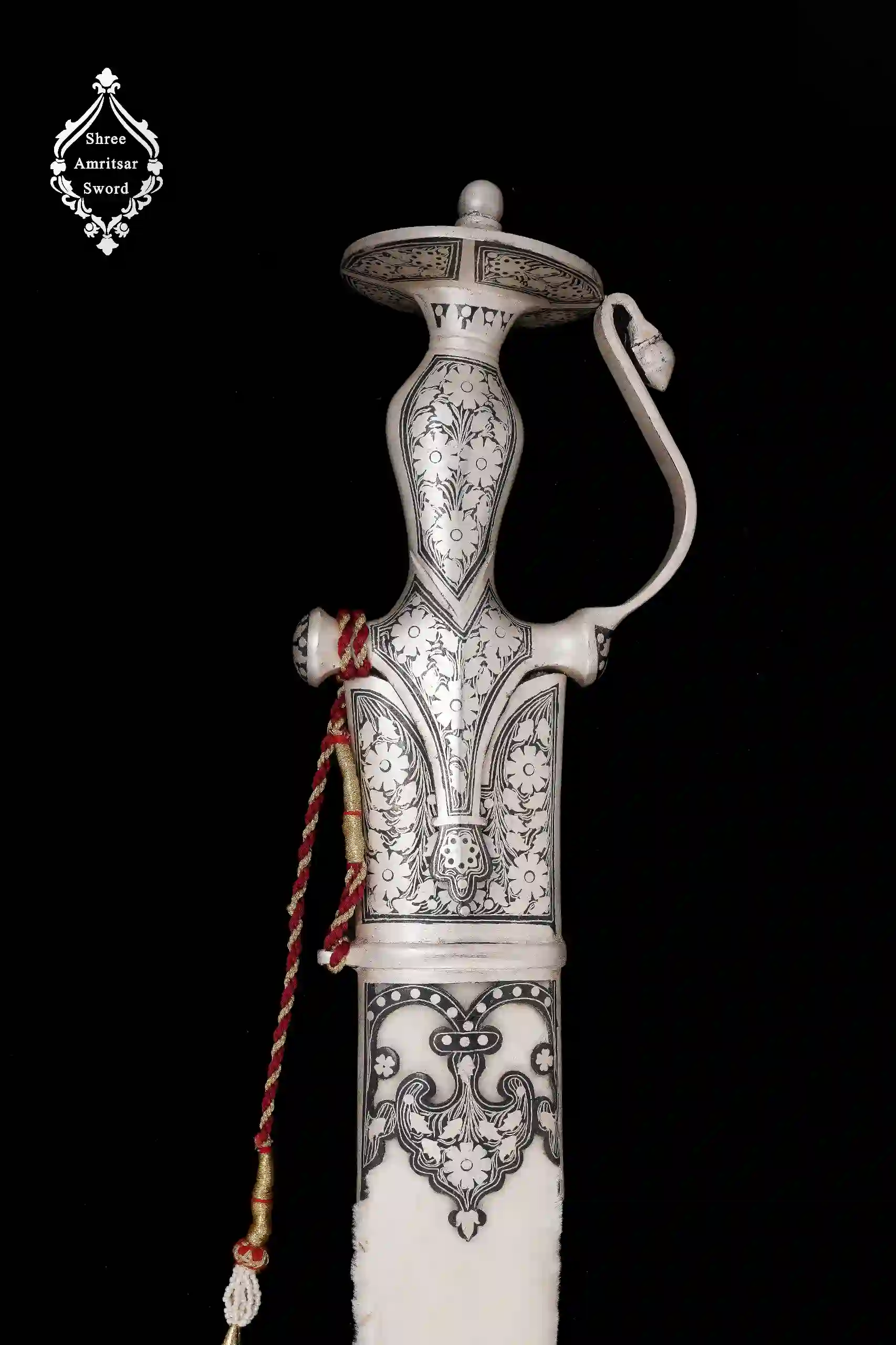 Silver Hilt Sword thumbnail 3