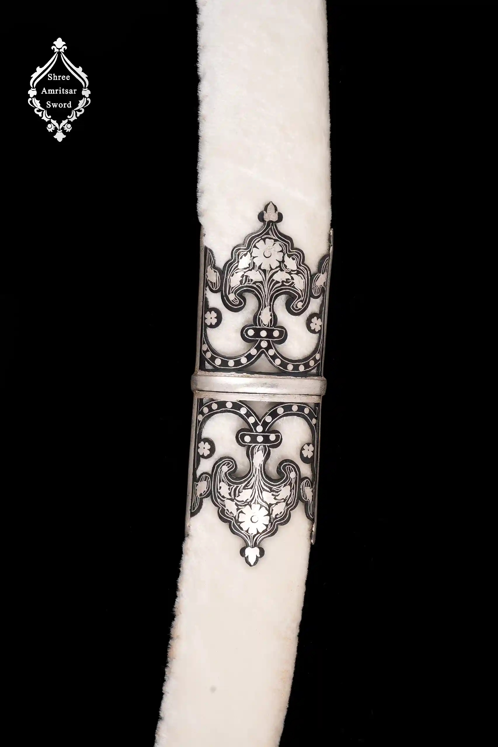 Silver Hilt Sword thumbnail 4