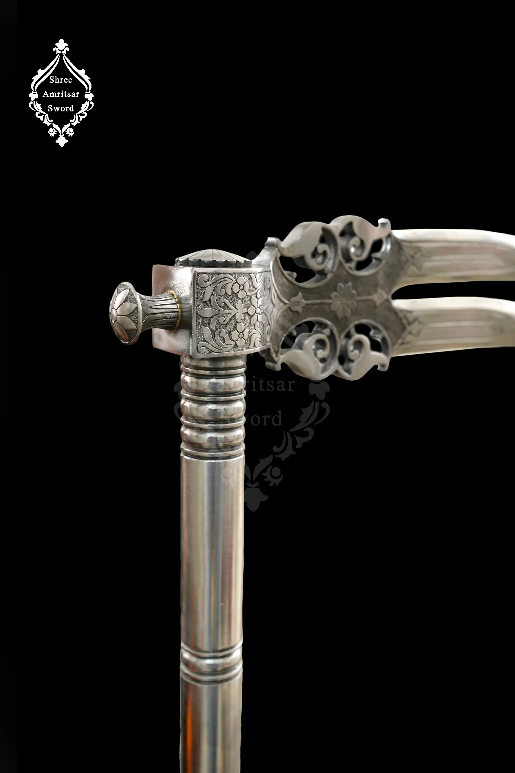 Double-Headed Zaghnal Axe (Crowsbeak Axe) thumbnail 2