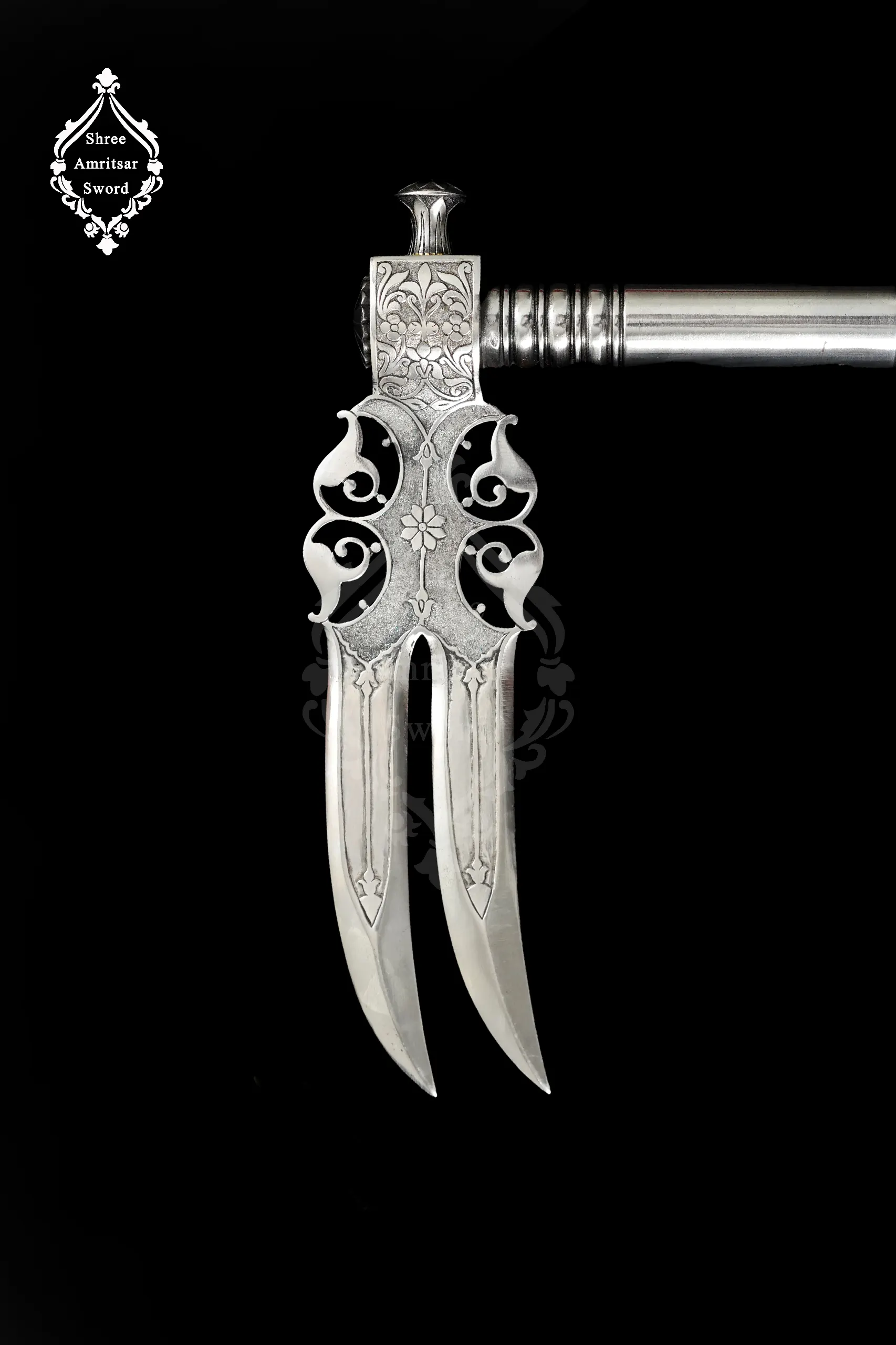 Double-Headed Zaghnal Axe (Crowsbeak Axe) thumbnail 5