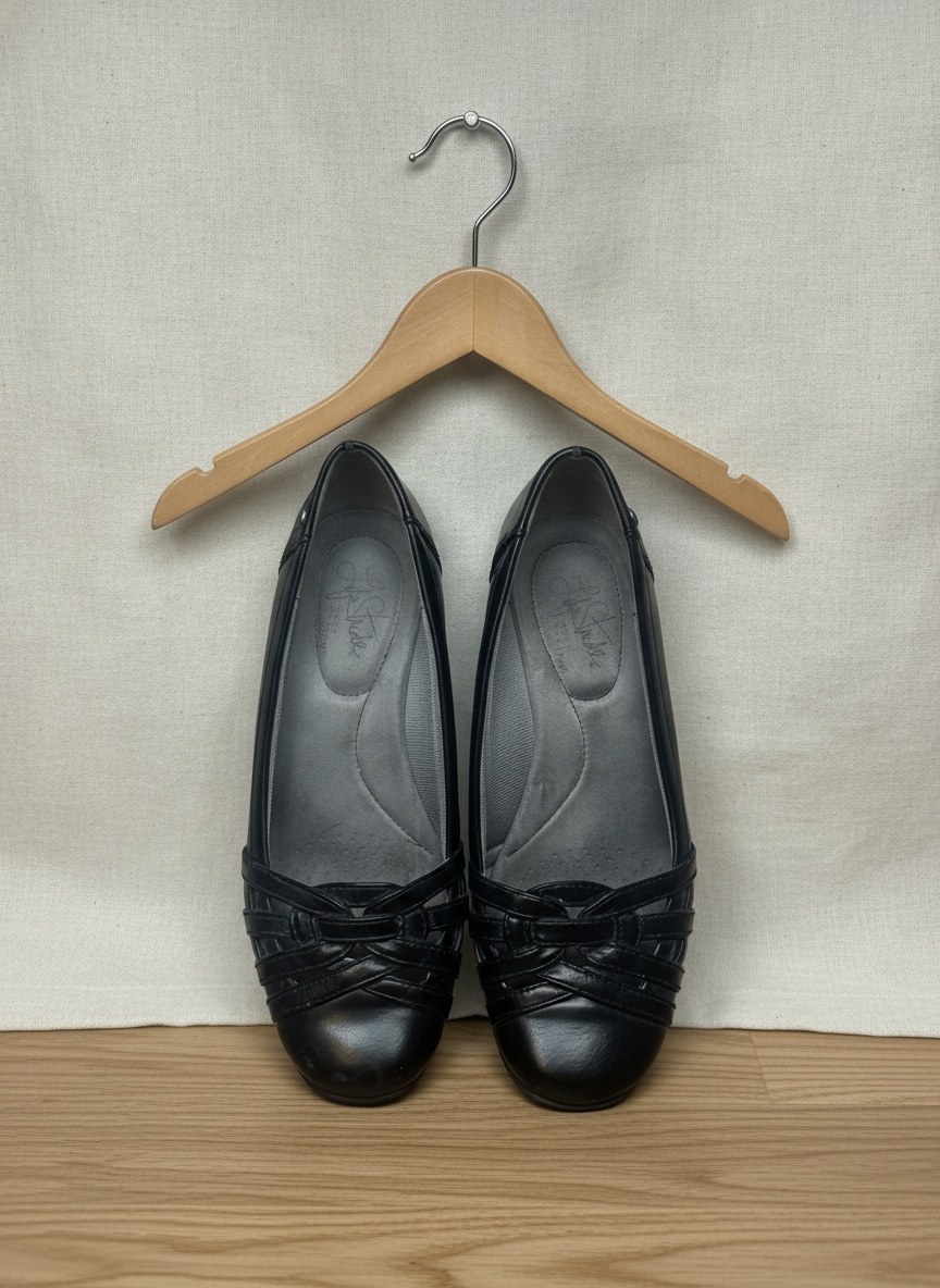LifeStride Comfortable Black Flats - Studio Shot