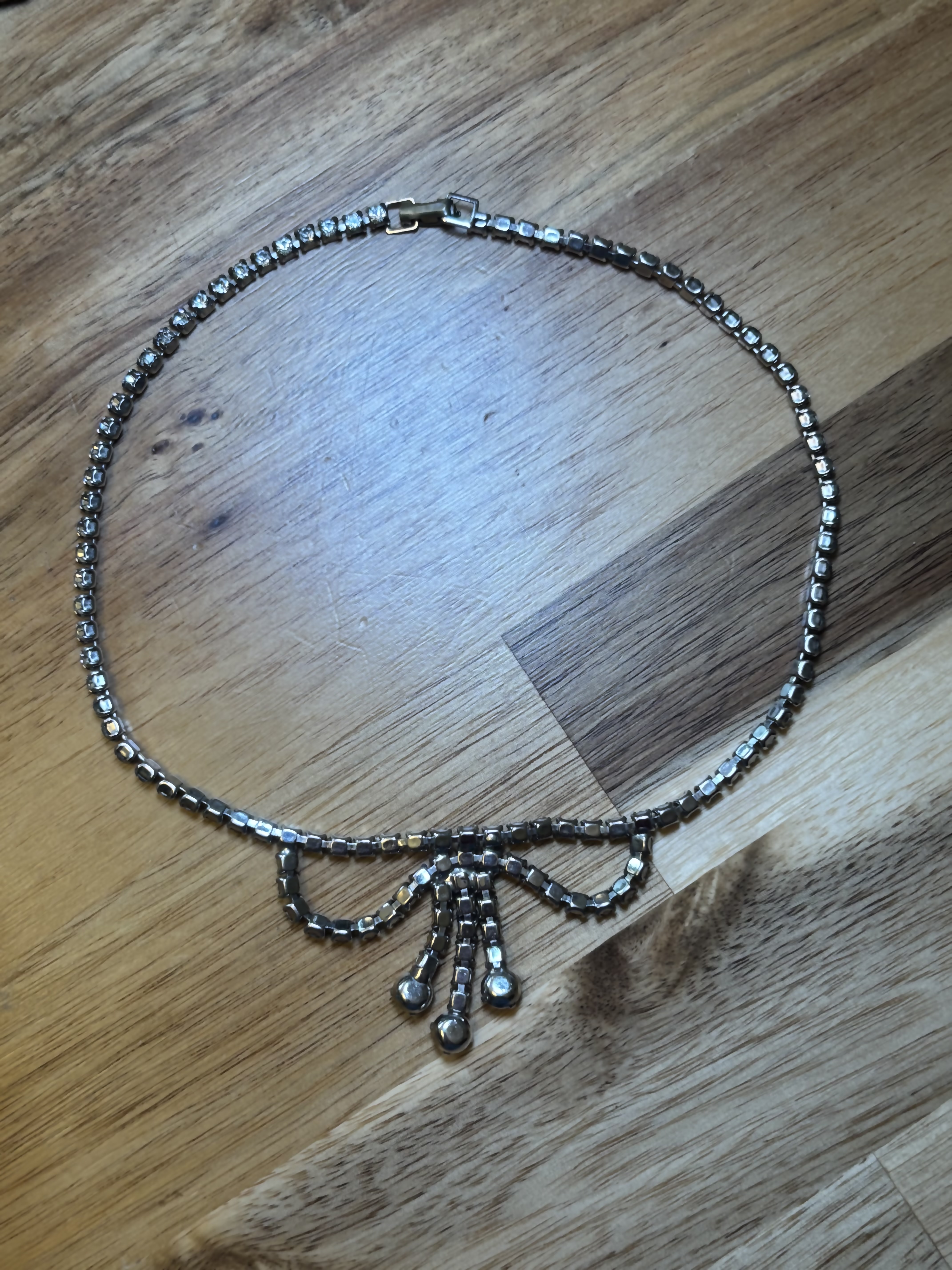 Elegant Rhinestone Bow Necklace