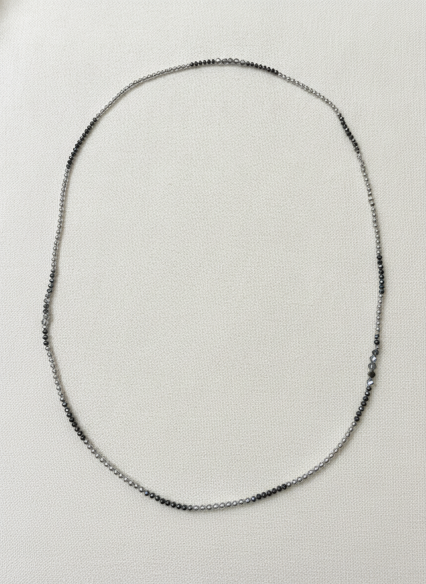 Cris Dorados Elegant Beaded Necklace