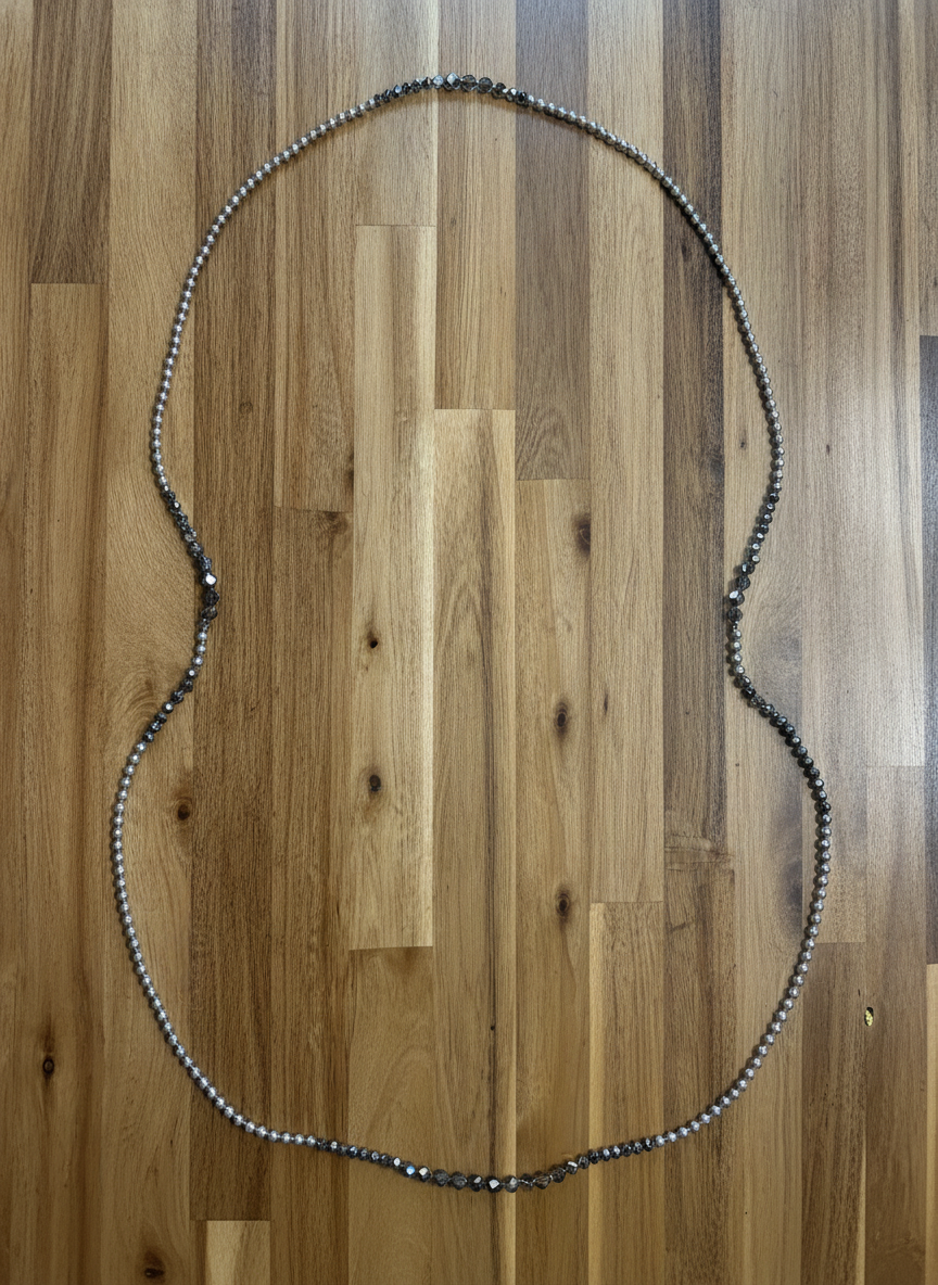 Cris Dorados Elegant Beaded Necklace - Styled Flat-Lay