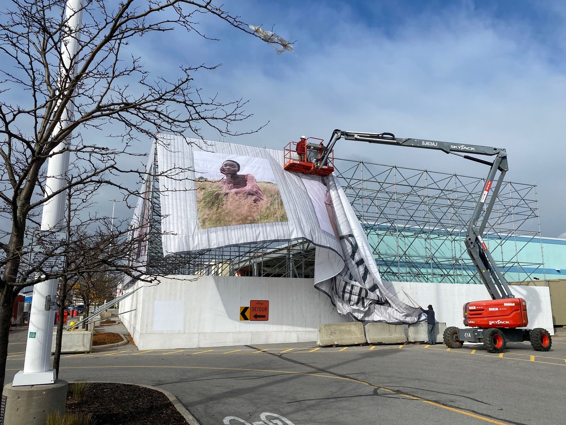 Aritzia Vaughan Trusts Signarama Toronto For Their New 300ft Long Sign