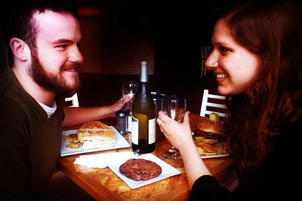 SIZZLIN' DEAL AT ALI'S BAR