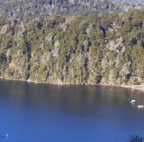 Lago Espejo visto desde la Ruta de los Siete Lagos