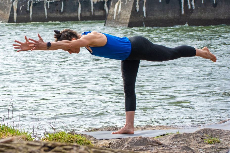 These Are The Best Yoga Poses For Runners - Women's Running