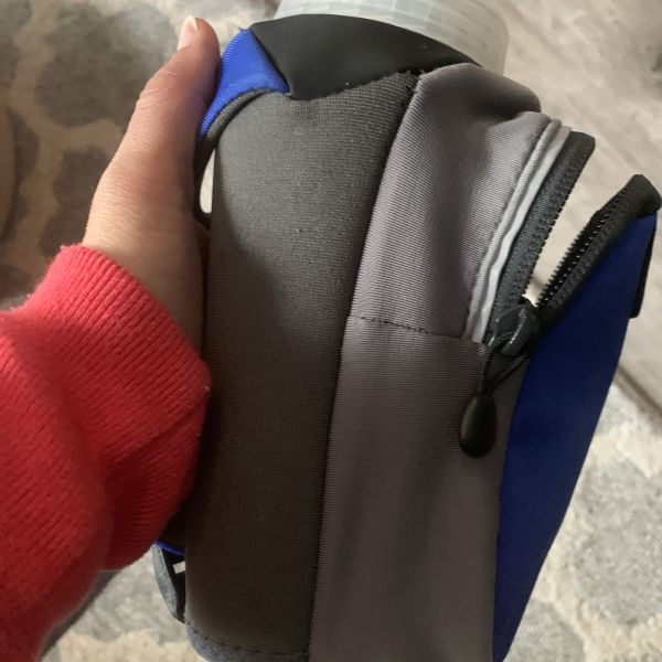6 Best Handheld Water Bottles for Running: Runner-Reviewed Picks - 2. Amphipod Hydraform Ergo-Lite Ultra 20 oz — Best for Storage.