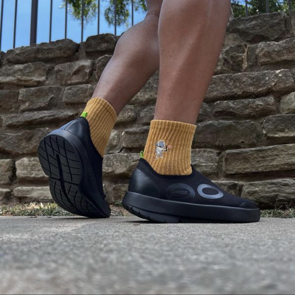 Hoka vs Oofos Recovery Shoes: Which to Choose in 2025?