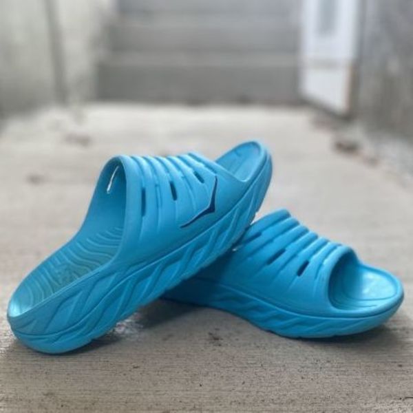 Hoka vs Oofos Recovery Shoes: Which to Choose in 2025? - 
