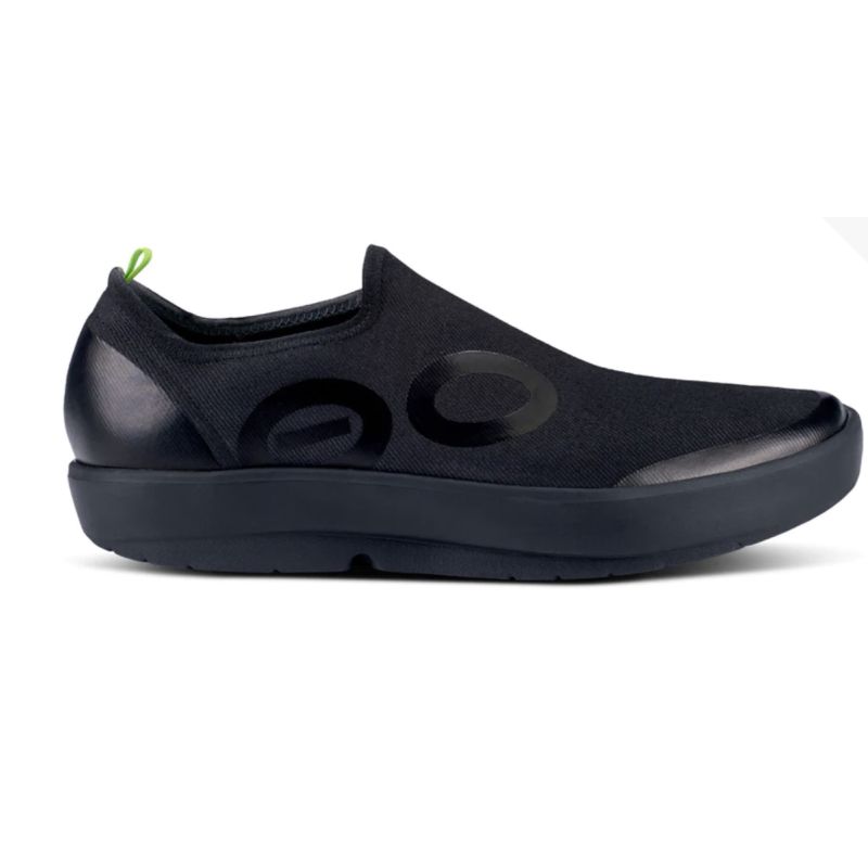 Image of OOFOS MEN'S OOMG EEZEE LOW SHOE