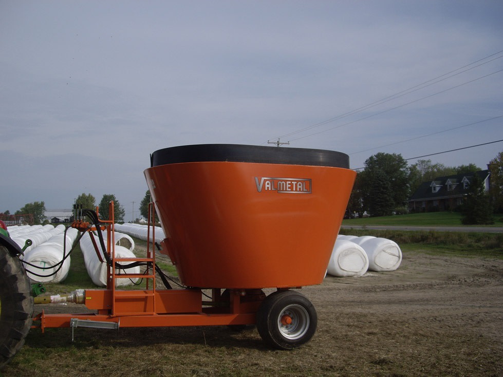 Manufacturers > ValMetal > Vertical Feed Mixers > Valmetal Vertical