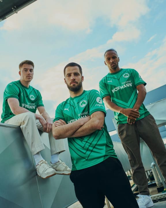 AW_SOCIAL__TS_Football_SpVgg_away_group_1590 2_4x5.jpg