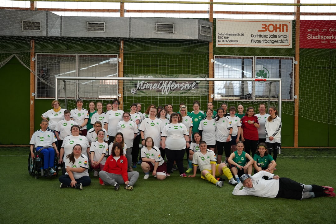 Gruppenbild vom Frauenfußballtag bei der Spielvereinigung