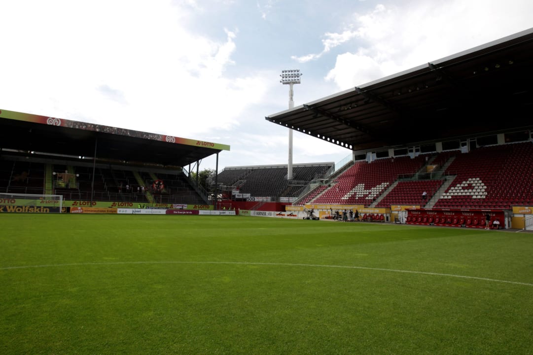 103269046AG126_FSV_Mainz_05.JPG