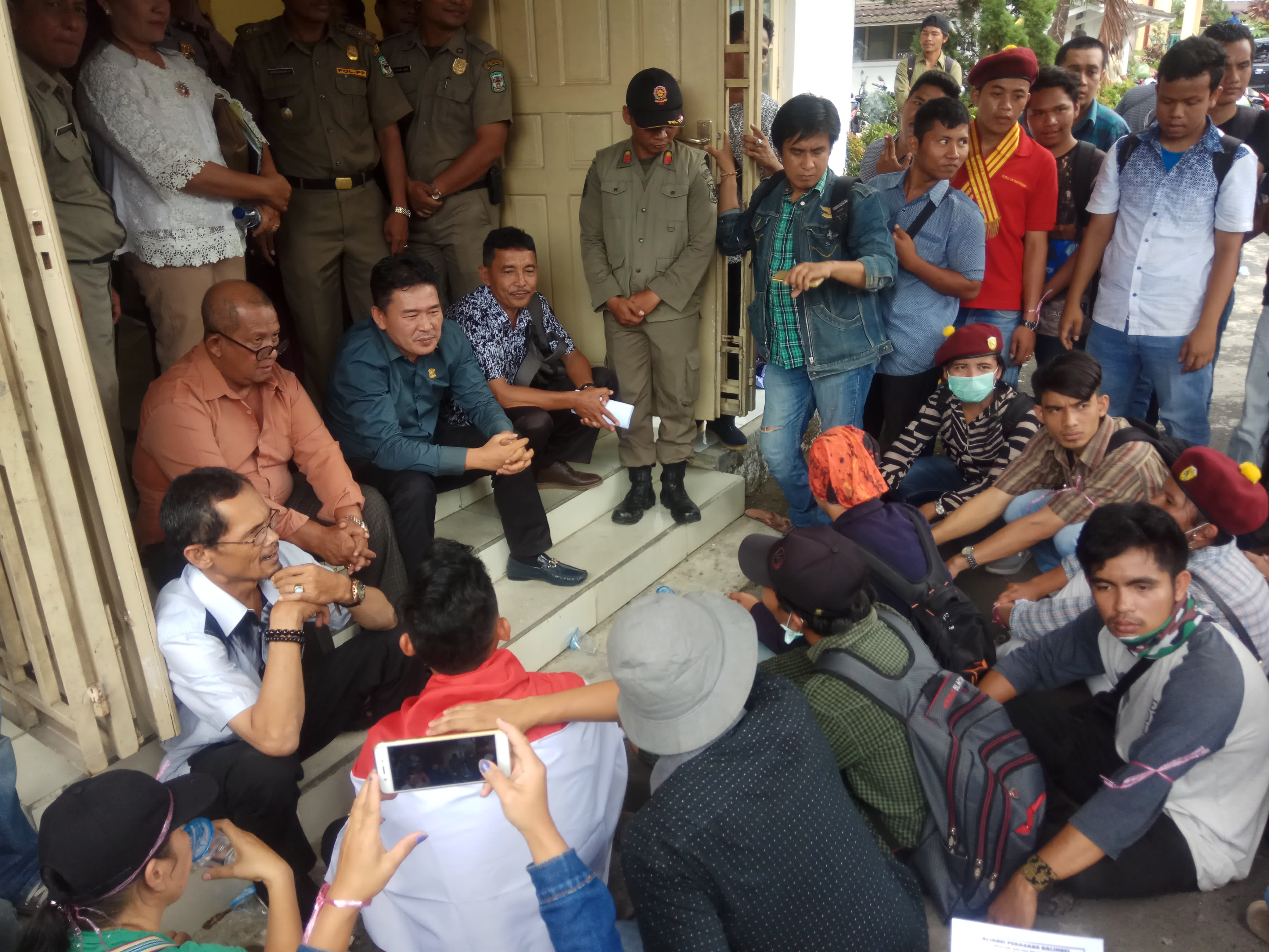 16+ Arti Mimpi Duduk Di Delakang Anggota Dprd