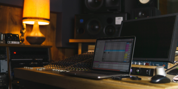 Profilbanner von Jonas Bey - Musikproduzent*in aus Neumünster