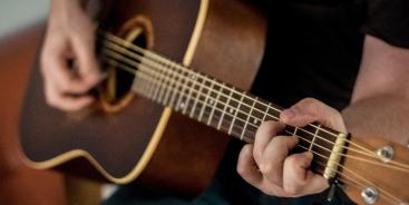 Banner image from Ju Nevara - Singer-songwriter from Stuttgart