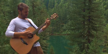 Banner image from rrrude - Guitarist from Villach