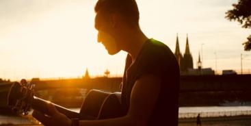 Profilbanner von Chris - Singer-Songwriter*in aus Köln