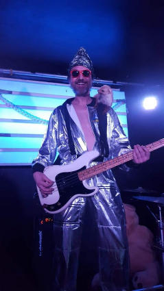 BadT - Bassist*in aus Düsseldorf Galeriebild von BadT - Bassist*in aus Düsseldorf