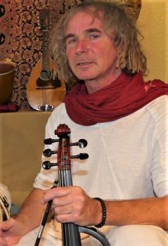 Violalex Alexander - Geiger*in aus Köln Galeriebild von Violalex Alexander - Geiger*in aus Köln